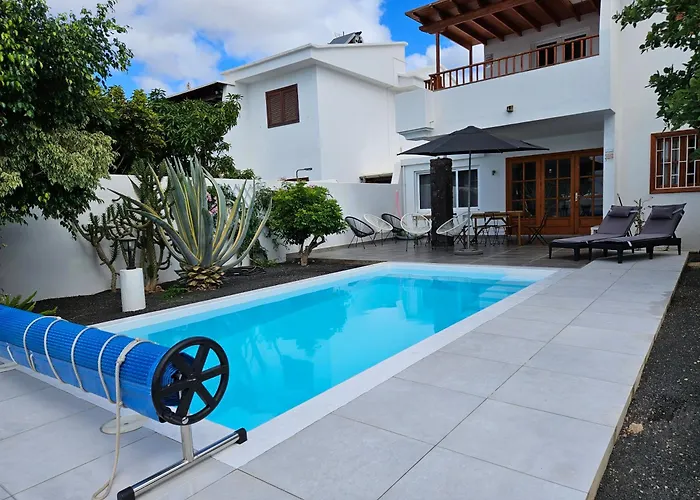 Anna With Heated Pool Вилла